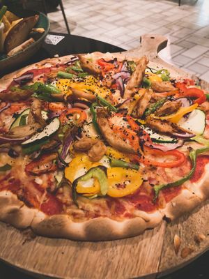 Pizza mediterránea sin gluten  at Wild Food in Granada