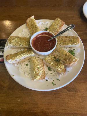 Garlic cheese toast with vegan cheese at Pizza Luce in Duluth