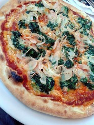 Špenátová pizza at Via Grande in Martin