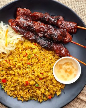 Pork bbq, java rice, and atsara – because classics never go out of style.💯 #youwontbelieveitsnotmeat #wearefilipinoplantbased #filipinoveganmovement
 at The Good Choices Ph in Metro Manila