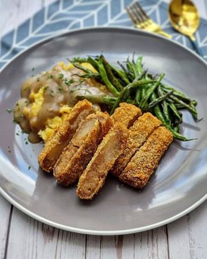 "Meet your new plant-based favorite – TGC Pork Chop paired here with French beans and mashed potatoes & gravy. #comingsoon 
#youwontbelieveitsnotmeat 
#wearefilipinoplantbased  at The Good Choices Ph in Metro Manila