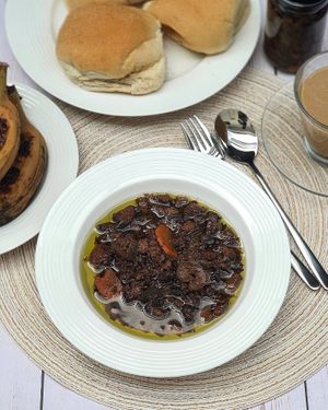 In a rush for breakfast? Just pop open a bottle of our Tinapa Flakes and pair it with pandesal!👌

#youwontbelieveitsnotmeat #wearefilipinoplantbased #filipinoveganmovement at The Good Choices Ph in Metro Manila