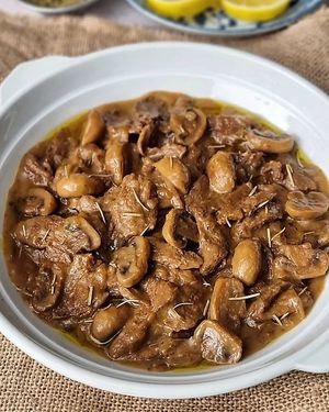Vegan Roast Beef anyone? Here's a quick and easy recipe you can make in minutes using TGC Heat-and-Eat Bistek Tagalog!

#youwontbelieveitsnotmeat #wearefilipinoplantbased  at The Good Choices Ph in Metro Manila