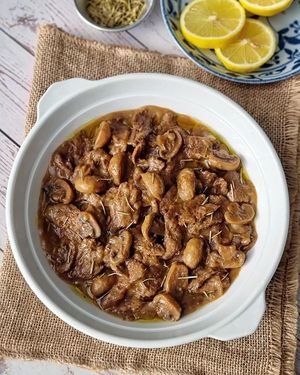 Vegan Roast Beef anyone? Here's a quick and easy recipe you can make in minutes using TGC Heat-and-Eat Bistek Tagalog!

#youwontbelieveitsnotmeat
#wearefilipinoplantbased
 at The Good Choices Ph in Metro Manila