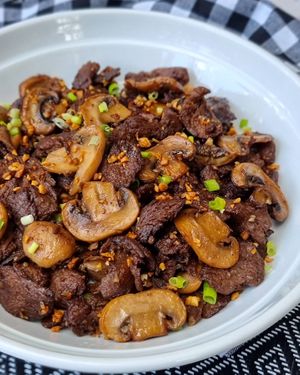 "Here's a quick and easy 4-ingredient Beef and Mushroom Salpicao recipe you can make with TGC Tapa!
#youwontbelieveitsnotmeat #wearefilipinoplantbased #filipinoveganmovement" at The Good Choices Ph in Metro Manila