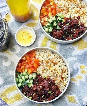 How we like our LONGGANISA -- crumbled and cooked until crispy then served with fresh vegetables and mango habanero vinegar. Have a great morning!☀️ #youwontbelieveitsnotmeat  at The Good Choices Ph in Metro Manila