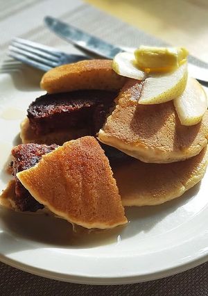 Serve with your favorite hotcake recipe, maple syrup, fruits, and dairy-free butter (we used Nuttelex for this one). Have a great morning!☀️
#youwontbelieveitsnotmeat at The Good Choices Ph in Metro Manila