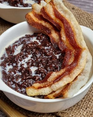  We're still torn whether champorado is good for breakfast or merienda. But if you're serving it with TGC Bacon, we'd gladly have it for both.👌
#youwontbelieveitsnotmeat  at The Good Choices Ph in Metro Manila