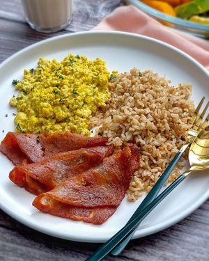 "Vegan ham, tofu scramble, brown rice, mangoes, avocado, oat milk. So much to be thankful for. Good morning!

#youwontbelieveitsnotmeat #wearefilipinoplantbased  at The Good Choices Ph in Metro Manila
