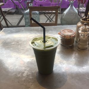 Green smoothie at Kalm Kitchen Cafe in Guildford
