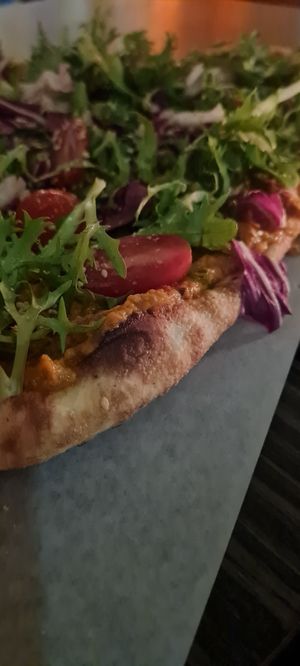 Naan Pizza at W Der Imbiss - Nollendorfplatz in Berlin