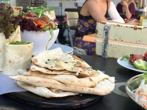 The super tasty Naan breads! Was amazing!!! at W Der Imbiss - Nollendorfplatz in Berlin