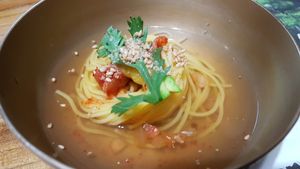 Noodle soup at Ssukbujaeng-i 쑥부쟁이 in Gyeongju