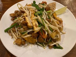 Pad thai  at NumNgern in Khao Sok