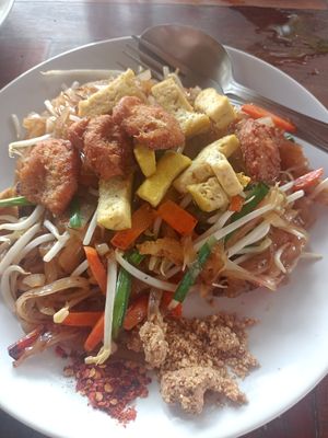 Pad Thai vegan at NumNgern in Khao Sok