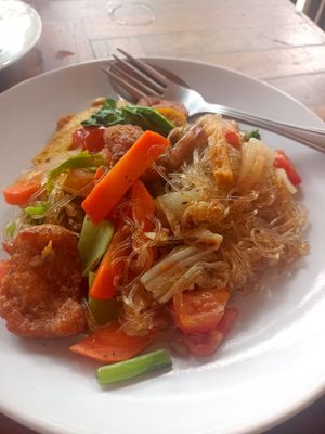 Glassnoodles tofu vegan at NumNgern in Khao Sok