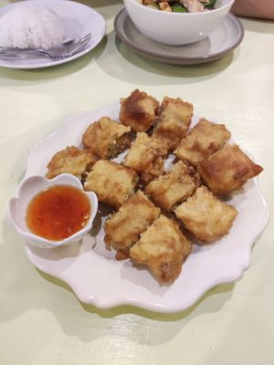 Spring rolls at NumNgern in Khao Sok