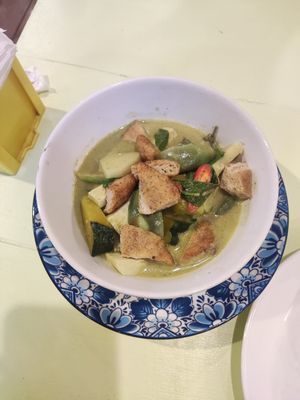 Green curry at NumNgern in Khao Sok