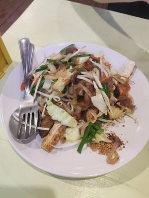 Pad thai at NumNgern in Khao Sok