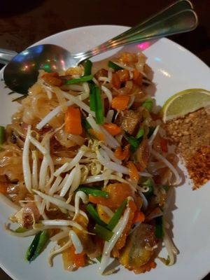 The BEST pad thai at NumNgern in Khao Sok