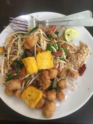 Veg pad Thai  at NumNgern in Khao Sok