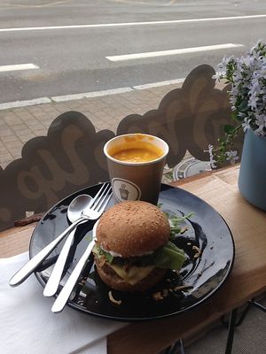 Un menu proposé par l'épicerie at Veg'Me Up in Le Mans