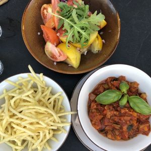 Fries and tomato at Depot in Ypres