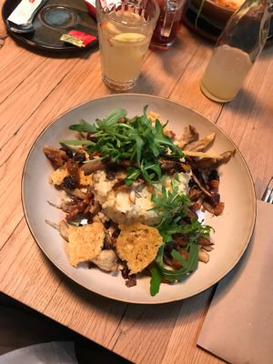 Risotto, champignons forestiers et noix at Depot in Ypres