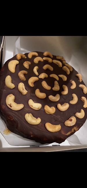 Snickers cheesecake  at Robuust Foodies & Goodies in Den Helder