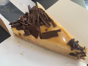 Vegan caramel cheesecake  at Robuust Foodies & Goodies in Den Helder
