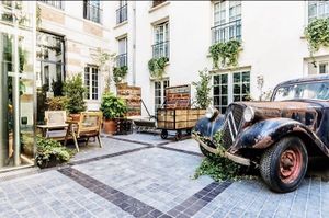 Garden area at Kube Hotel in Paris