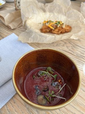 Bieten gazpacho met blauwe bes   at De Kas in Amsterdam