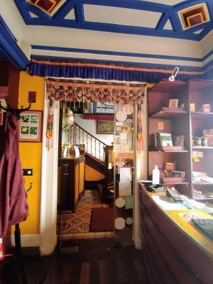 Interior del restaurante at Os Tibetanos in Lisbon
