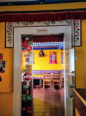 Interior del restaurante at Os Tibetanos in Lisbon