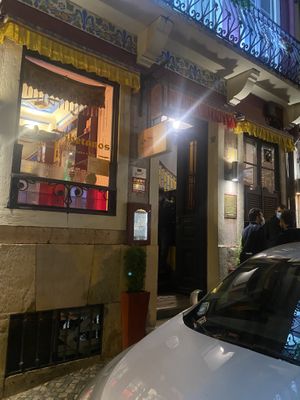 Busy at Os Tibetanos in Lisbon