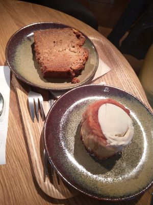 Almond & pear cake + cinnamon roll at TICH Healthy Living in Brussels
