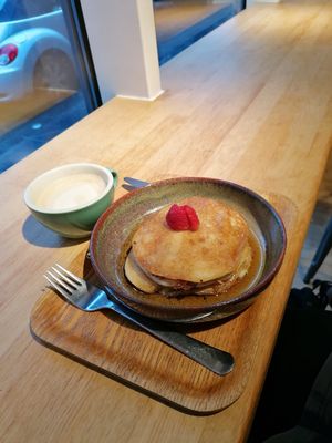 Maple pancakes and oat cappuccino at TICH Healthy Living in Brussels