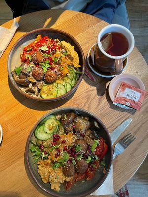 Lebanese bowl with tea at TICH Healthy Living in Brussels