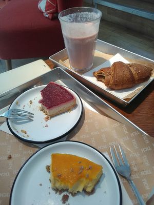 Tartes croissants smoothie vegan at TICH Healthy Living in Brussels