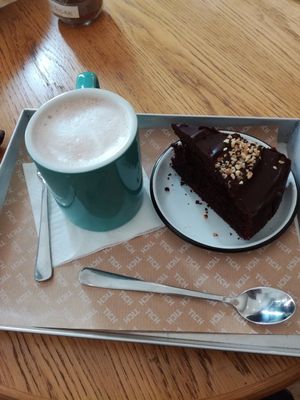 Choco Latte and chocolate cake at TICH Healthy Living in Brussels