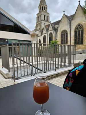 Jus de pomme (Apple juice) at Grand Ours in Poitiers