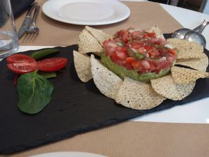 Timbal de aguacate y pico de gallo at Pizza Basta Restaurante in Cambrils