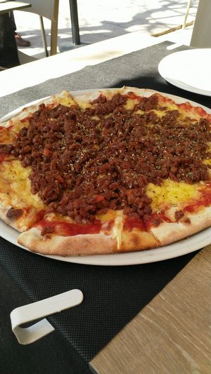 Pizza barbacoa at Pizza Basta Restaurante in Cambrils