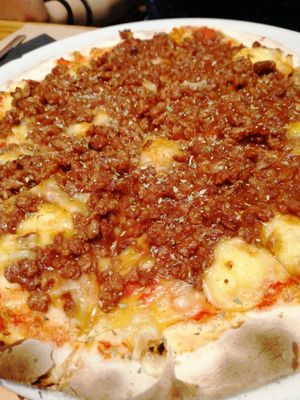 Pizza barbacoa at Pizza Basta Restaurante in Cambrils