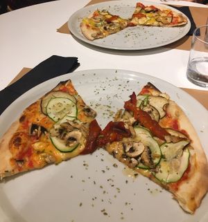 Pizza veggie at Pizza Basta Restaurante in Cambrils