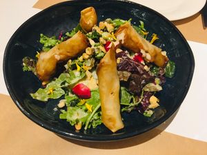 Ensalada de saquitos de pera at Pizza Basta Restaurante in Cambrils