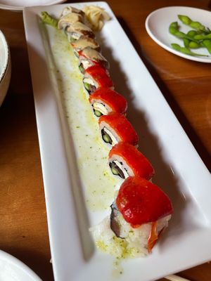 Wonderland roll  at Momiji in Seattle