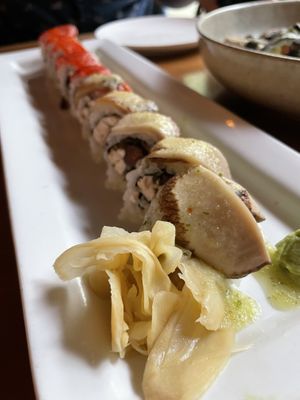 Wonderland roll  at Momiji in Seattle