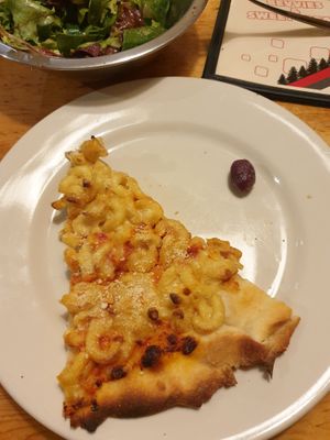Mac n cheese pizza at Vertical Diner in Salt Lake City