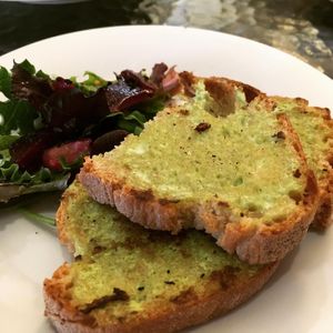 Toasted bread with garlic and herbs cream at Bosque in Sintra